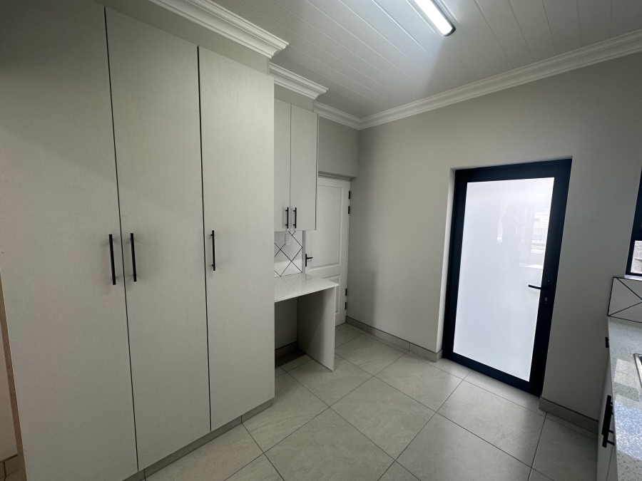 3 Bedroom Property for Sale in Fraaiuitsig Western Cape